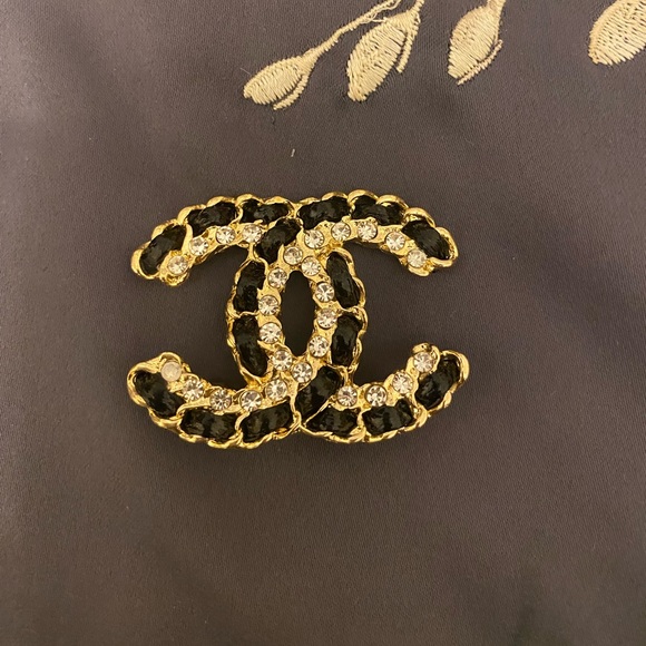 Classic Double CC Black Brooch - Picture 4 of 16